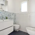 3 Bedroom Lovely In Gizzeria Lido Nyaraló La Taverna