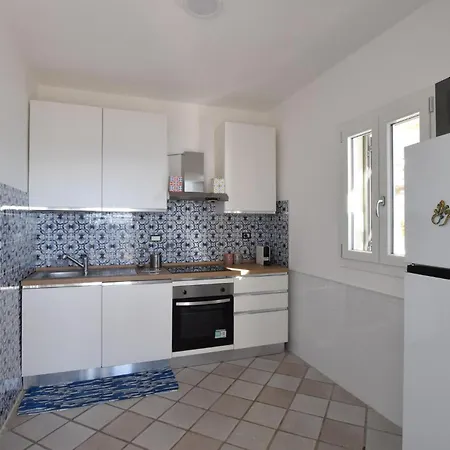 3 Bedroom Lovely In Gizzeria Lido