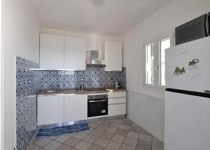 3 Bedroom Lovely In Gizzeria Lido