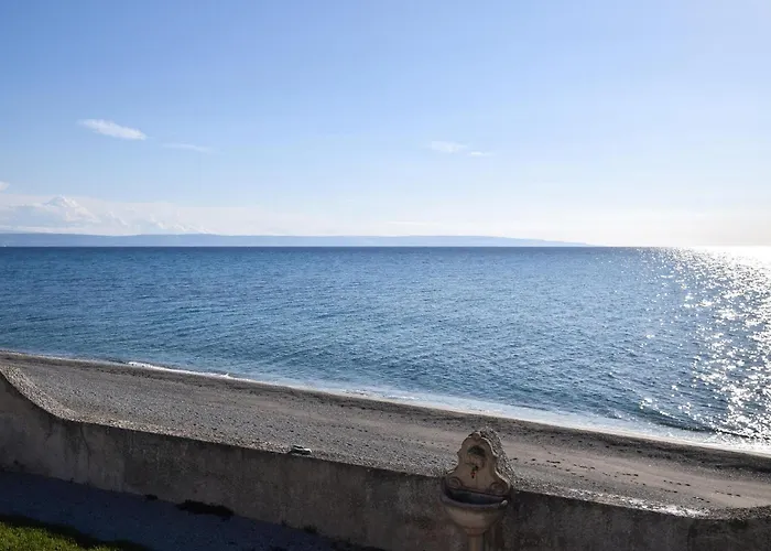 Casa de Férias 3 Bedroom Lovely In Gizzeria Lido La Taverna