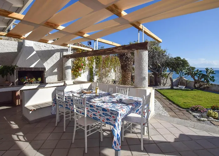 Casa de Férias 3 Bedroom Lovely In Gizzeria Lido La Taverna